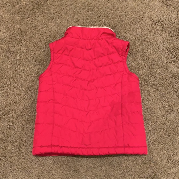 Baby GAP quilted, sherpa lined vest in size 2T - Picture 4 of 4